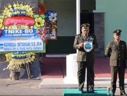 Kepala Staf Kodim 0720/Rembang Mayor Inf. Didik Jati Susanto, S.Ip Bertindak Sebagai Inspektur Upacara Dalam Peringatan HUT TNI ke-80 di Halaman Makodim 0720/Rembang
