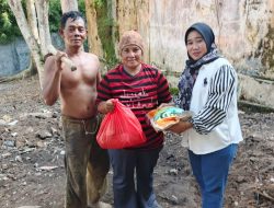 Serikat Media Siber Indonesia Way Kanan Berikan Bantuan untuk Pasangan Suami Istri Pekerja Keras