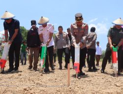 Dukung Swasembada Pangan Nasional, Kapolres Sinjai Pimpin Penanaman Jagung Serentak Kuartal IV.