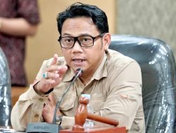 Wakil Ketua DPRD Dr. MA Hailuki, MSI Berikan Pandangan OPD Harus Responsif Guna Mencegah Politisasi Aspirasi Masyarakat.
