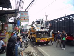 Peringatan Keras Bupati Bandung : Peringatan Tak Digubris, Bongkar Reklame Liar