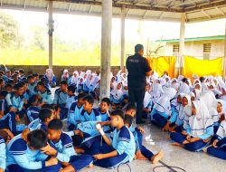 SMP Negeri 1 Batang Gansal Gelar Sosialisasi Bahaya Narkoba dan Green Policing Bersama Polsek