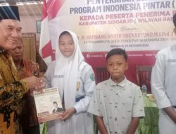 Legislator Gerindra Kembali Serahkan Bantuan PIP untuk Pelajar di Sidoarjo Barat