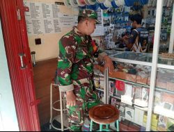 Implementasikan Bintahwil Dengan Pelaku UMKM, Babinsa Jayengan Motivasi Penjual Alat Elektronik