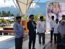 Ketua KASN Halsel, Novik Hi Sadik Djafar Noch, Bagikan Santunan kepada Puluhan Anak Yatim di Haul ke-10 Sang Ayah