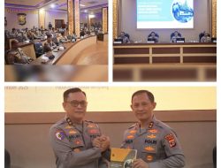 Kaloda Irjen Pol. Helfy Assegaf, S.IK., MH Bersama Irjen Pol. Helmy Santika, SH., S.IK., M.Si Melaksanakan Kegiatan Laporan & Penyerahan Memori Kesatuan Serah Terima Jabatan Kapolda Lampung Di Rupatama – Polda Lampung.