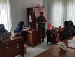 Babinsa Dampingi Pendataan Ulang Kartu BPJS bagi Warga Tidak Mampu