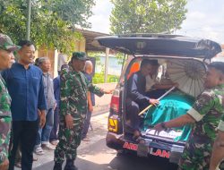 Wujud Rasa Kekeluargaan Antar Sesama Rekan Kerja, Anggota Koramil 05/Pasar Kliwon Takziah Mertua Anggota Yang Meninggal Dunia