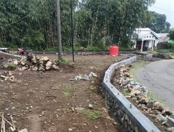 Pembangunan Area Parkir Lapangan Desa Pagenteran Dukung Kenyamanan dan Ketertiban
