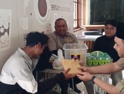 Jual Gorengan Keliling Sambil Kuliah, Mahasiswa Garut Ini Dapat Hadiah Wisuda dari Prabowo