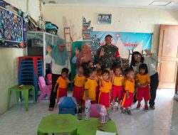Sambangi PAUD Pratama Bintang, Babinsa Gandekan Berikan Motivasi Dan Semangat Belajar Sejak Usia Dini
