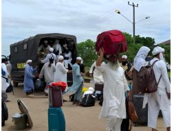 Ribuan Jemaah Sudah Memadati Kawasan Masjid Al-Hijrah Kota Baru Kabupaten Lampung Selatan Untuk Mengikuti Gelaran Tabligh Akbar Indonesia Berdoa pada 28-30 November 2025.