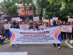 Aliansi Aktivis Anti Korupsi Gelar UNRAS di DPRD dan Balaikota Bandung, Soroti Pengawasan dan Tata Kelola BUMD Serta Viralnya Jual beli Jabatan.