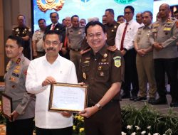 Menteri Nusron Berikan Penghargaan kepada 74 Pihak yang Berperan dalam Pencegahan Tindak Pidana Pertanahan Tahun 2025