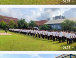 Tanamkan Kedisiplinan Dan Bentuk Karakter Sejak Dini, Babinsa Manahan Berikan Pelatihan PBB Di SMA Negeri 4 Surakarta