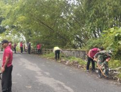 “Cegah Banjir, TNI–Polri dan Warga Nogosari Kompak Bersihkan Sampah di Kali Miri”