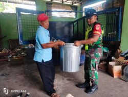 Sukseskan Program “RESPATA”, Bati Tuud Bersama Babinsa Koramil 04/Jebres Bantu Pengolahan Sampah Di TPS3R Mojo Jebres