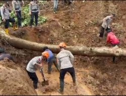 Tanggap Darurat, Hari Ke – 3 Tim SAR Sat Brimob Polda Jabar Terus Cari Korban Longsor Margaluyu