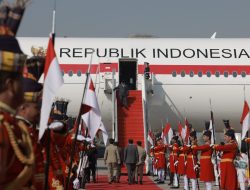 Usai Bermalam di Aceh, Prabowo Tiba di Pakistan Disambut Langsung Presiden dan PM