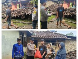 Peduli Sesama, Bhabinkamtibmas Salurkan Bantuan Sembako Kepada Warga di Blambangan Umpu