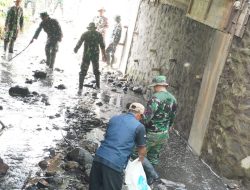 TNI – AD Gelar Karya Bakti Bersihkan Sungai di Ampel Boyolali dalam Rangka Hari Juang TNI AD ke-80