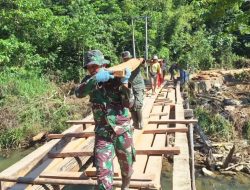 Pembangunan Jembatan Gantung Jadi Prioritas TNI Bantu Siswa Mengakses Sekolah