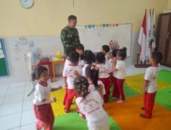 Babinsa Sambangi PAUD Kartini Motivasi dan Semangati Belajar