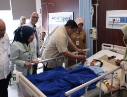 Prabowo Beri Semangat ke Pasien Korban Tabrakan Mobil SPPG: Lekas Sembuh, Rajin Belajar