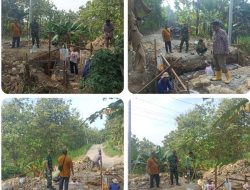 Babinsa Juwangi Bersama Warga Gotong Royong Perbaiki Gorong-Gorong Demi Kelancaran Irigasi