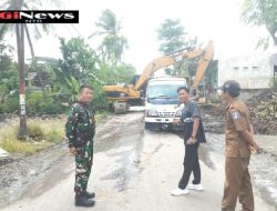 Babinsa Bonder Kawal Perbaikan Ruas Jalan Penujak – Selong Belanak