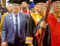H. Asep Ikhsan Wisuda 270 Mahasiswa STIKINDO Wira Utama Ciparay di Akhir Tahun 2025.