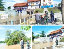Babinsa Sewu Cek Debit Air Sungai Demangan, Antisipasi Banjir di Musim Hujan