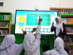 17 Ribu Papan Interaktif Digital Terkirim ke Sekolah-sekolah di Sumut, Siswa Lebih Semangat Belajar