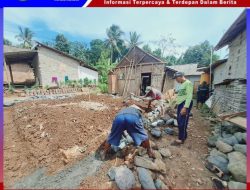 Bedah Rumah Ibu Misnik, Wujud Kepedulian Pemdes Temuguruh kepada Warga Kurang Mampu