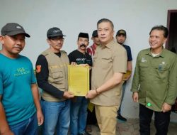 Pemkab Barru Serahkan Bantuan Alat Mesin Pertanian di Desa Tompo