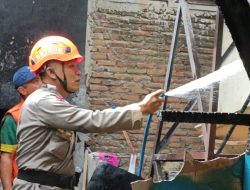 Sigap Tangani Kebakaran Sekolah, Sat Brimob Polda Jabar Pastikan Situasi Aman