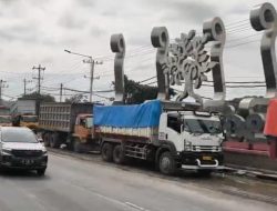 Parkir Liar Dump Truck Tambang Galian C di Desa Sumberejo Kecamatan Kaliwungu Perbatasan Kota Kendal–Semarang