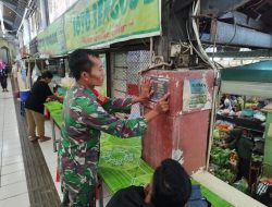 Gratisss..!! Babinsa Koramil 04/Jebres Pasang Pamflet Rekrutmen Anggota TNI AD, Catat Jadwal Pendaftarannya