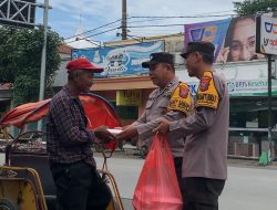 Jumat Berbagi Polsek Ngadiluwih, Bagikan Nasi Kotak untuk Masyarakat