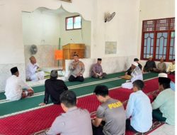 Shalat Berjamaah di Masjid Baitul Mahfud, Kapolres Way Kanan Berikan Himbauan Harkamtibmas dan Sosialisasi Layanan 110