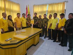 Darlian Pone Kembalikan Formulir Pendaftaran Calon Ketua DPD Partai Golkar Kabupaten Way Kanan