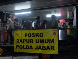 Polda Jabar Hadirkan Kendaraan Dapur Lapangan untuk Warga Terdampak Banjir di Karawang