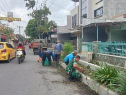 Terjawab…!! Ternyata Begini Cara Babinsa Purwosari Dalam Menjaga Kebersihan Dan Kerapian Lingkungan