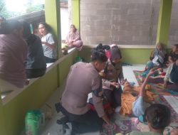 Polri “All Out” Evakuasi, Hadirkan Randurlap dan Patroli Kesehatan Door to Door untuk Korban Banjir Karawang