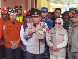 KAPOLDA JABAR UCAPKAN BELA SUNGKAWA ATAS GUGURNYA DUA ANGGOTA SAAT JALANKAN TUGAS KEMANUSIAAN DALAM PENANGGULANGAN BENCANA DI DESA PASIRLANGU KAB BANDUNG BARAT