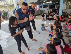 Pulihkan Trauma Psikologis Pasca Bencana, Tim Trauma Healing Polda Jabar Bantu Anak-anak Korban Longsor dan Banjir Bandang di Kabupaten Bandung Barat