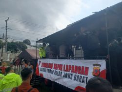 Penuhi Kebutuhan Pangan Pengungsi Korban Longsor di Pasirlangu Sat Brimob Polda Jabar Siapkan Dapur Lapangan