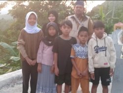 Kolaborasi KNPI dan Wartawan online Cilograng Bersama Pengusaha Muda H. Luis Berikan Santunan ke Anak Yatim – Piatu