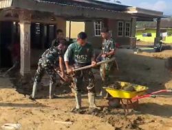 TNI Fokus Bersihkan Rumah Lansia di Lokasi Tedampak Bencana Sumatera