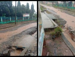 “Jalan Poros Kampung Sumber Baru Rusak Parah, Siswa SMPN 4 Banjit Terancam ?!”